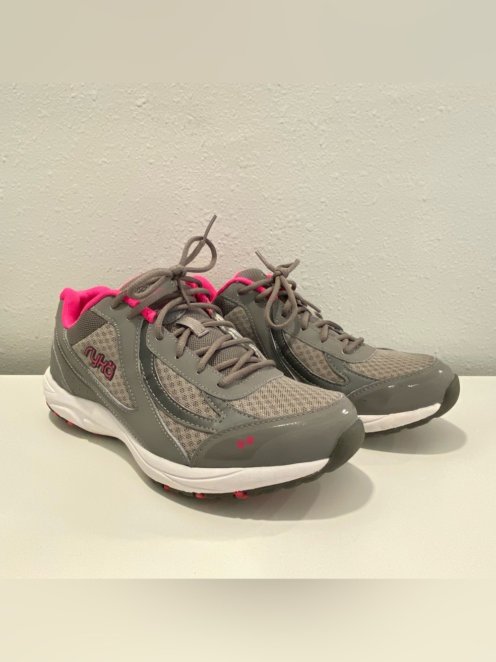 Ryka Dash 3 Walking Shoes Grey and Athena Pink Colorway Womens 9W Wide Width